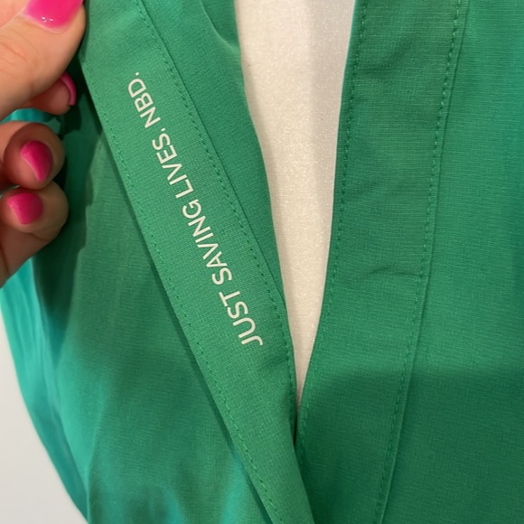 NWT Figs Scrub Safety Green FREEx Fionlite Rafaela top size S - Picture 4 of 10